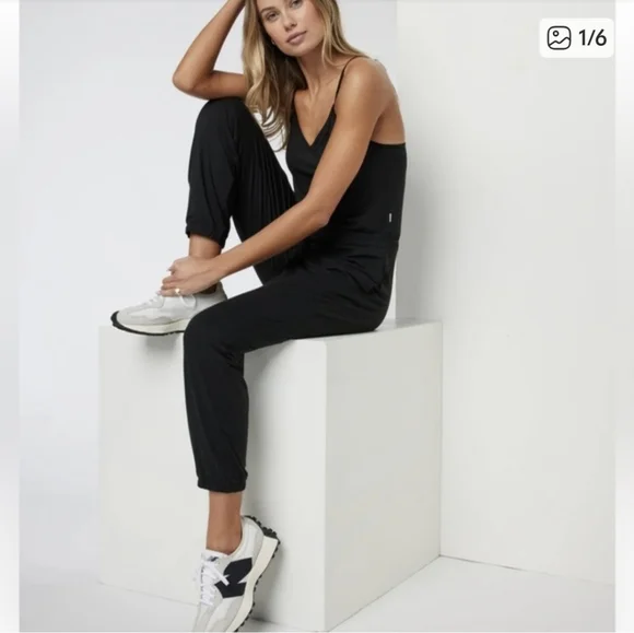 Vuori Lux Jogger Jumpsuit Black Size Medium - Picture 3 of 7